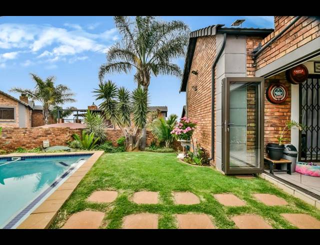 4 BEDROOM CLUSTER FOR SALE IN MEYERSDAL